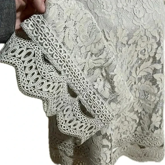 NWOT Listicle lace gray/silver long sleeve top medium - Picture 6 of 13